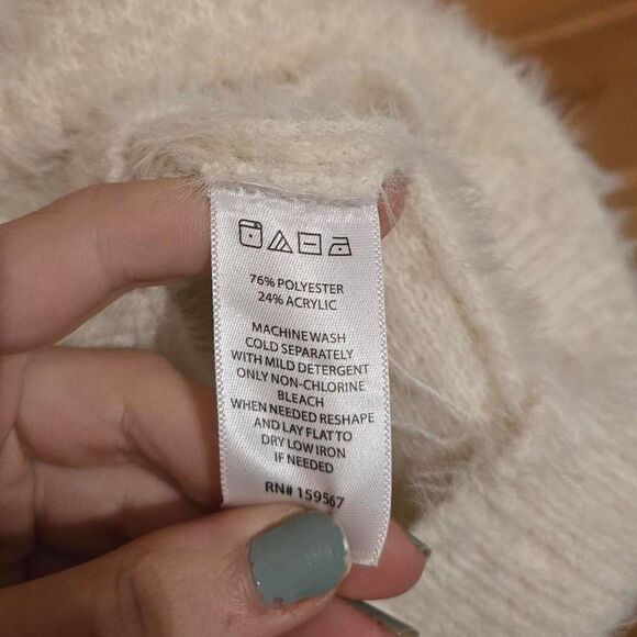 Women's Willow & Wind Sherpa White Fuzzy V Neck Button Front Cardigan Sweater - Picture 6 of 6